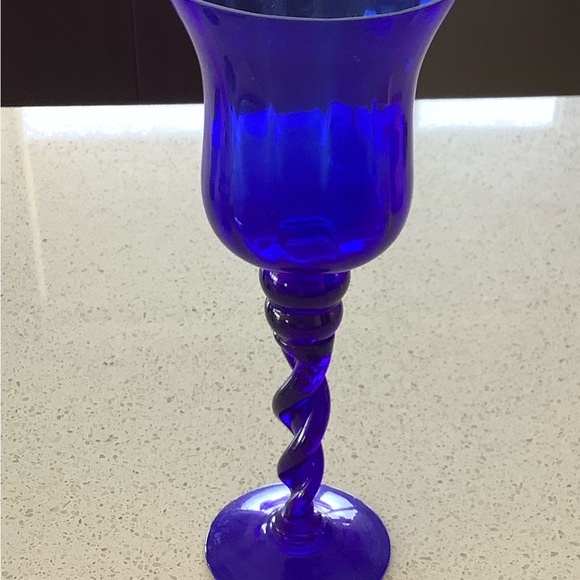 Crate and Barrel glass place settings. - Picture 6 of 9